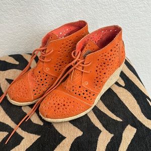 Orange Tom’s Wedges